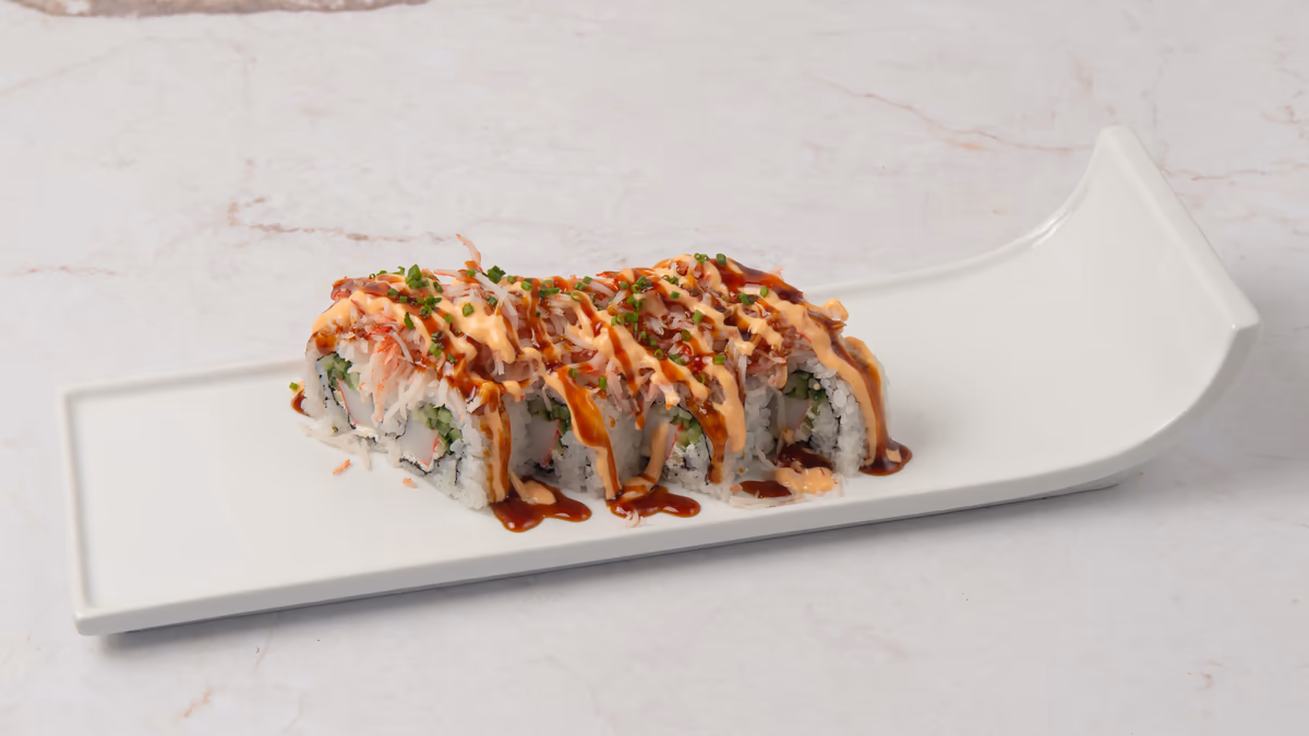 Rolls με σολομό και σάλτσα unagi